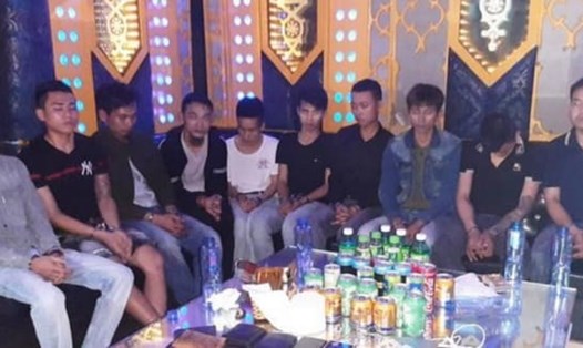 Nhóm thanh niên thuê quán Karaoke để thác loạn ma túy. Ảnh: Hồng Quang
