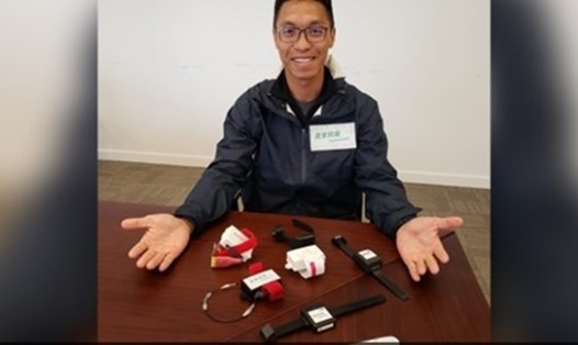 Hong Kong sáng chế thiết bị thông minh - vòng đeo tay thông minh - để định vị người cách ly. Ảnh: Global Times