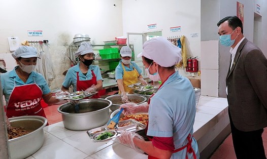 Đoàn kiểm tra thăm công tác an toàn vệ sinh thực phẩm tại nhà ăn Công ty TNHH K - Tarp Vina.