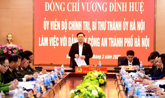 Bí thư Thành ủy Hà Nội nhấn mạnh sự cấp bách trong công tác phòng, chống dịch COVID-19 trên địa bàn thành phố giai đoạn hiện nay. Ảnh: Viết Thành