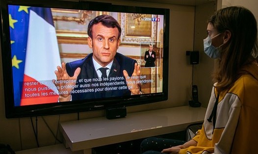 Tổng thống Pháp Emmanuel Macron lệnh đóng cửa tất cả trường học ở nước này từ 16.3. Ảnh: Getty.