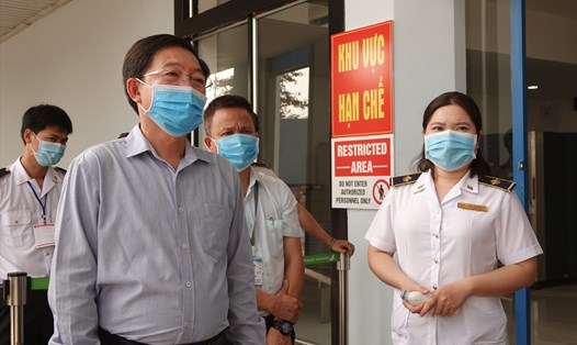 Chủ tịch UBND tỉnh Bình Định kiểm tra công tác phòng, chống dịch COVID-19 tại Sân bay Phù Cát.