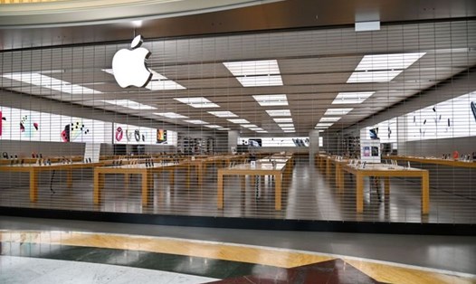 Một cửa hàng Apple ở Rome, Italia đóng cửa. Ảnh: ST.