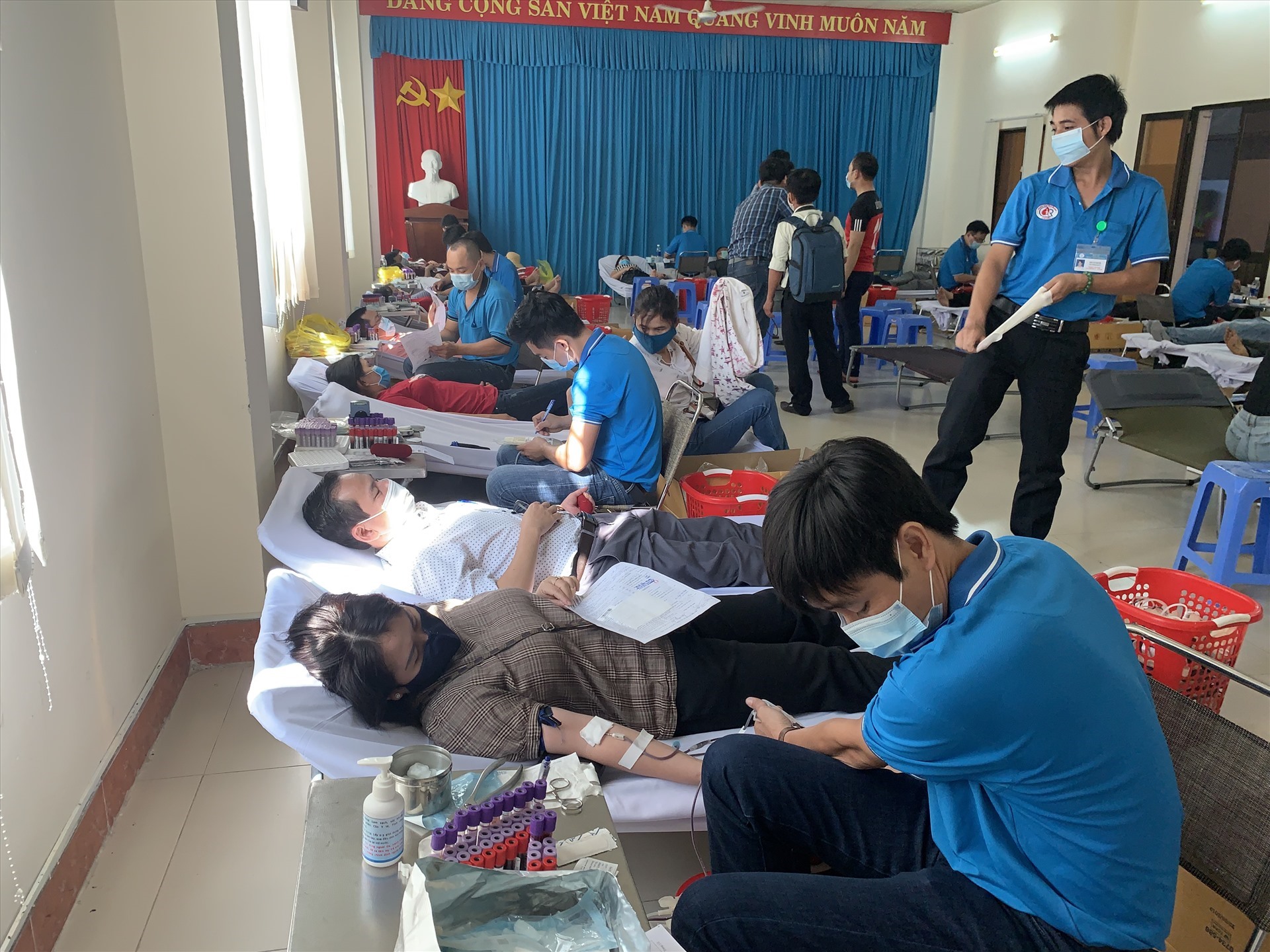 CNVCLĐ tham gia hiến máu tình nguyện
