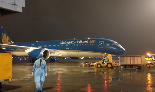 Những chuyến bay đầu tiên chở người Việt Nam từ Châu Âu về nước hạ cánh xuống sân bay Vân Đồn. Ảnh: Mạnh Trường