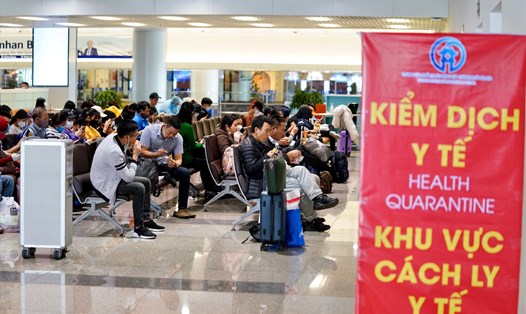 Khu vực chờ kiểm tra y tế hành khách nhập cảnh qua Cảng hàng không Quốc tế Nội Bài.