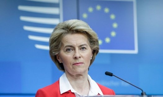 Chủ tịch Ủy ban Châu Âu Ursula Von der Leyen thông báo vaccine có thể sẵn sàng có mặt ở thị trường "trước mùa thu". Ảnh: Getty