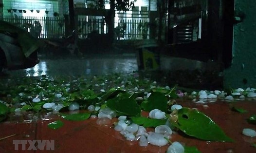 Trận mưa đá đêm 17.3.2020 tại Lai Châu. Ảnh: Việt Hoàng/TTXVN