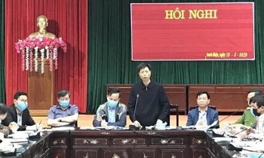 Ban chỉ đạo phòng chống dịch COVID-19 huyện Thanh Miện họp khẩn trong đêm để đối phó với dịch bênh - ảnh PV