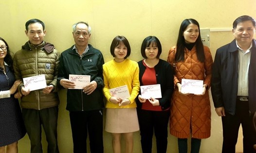 Công đoàn Nông nghiệp và PTNT Việt Nam tặng quà cho công nhân dịp tết Nguyên đán Canh Tý 2020