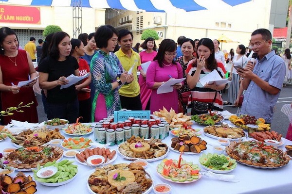 Nữ CB CNVCLĐ ngành Nông nghiệp được quan tâm, chăm lo. Ảnh: CĐ NN