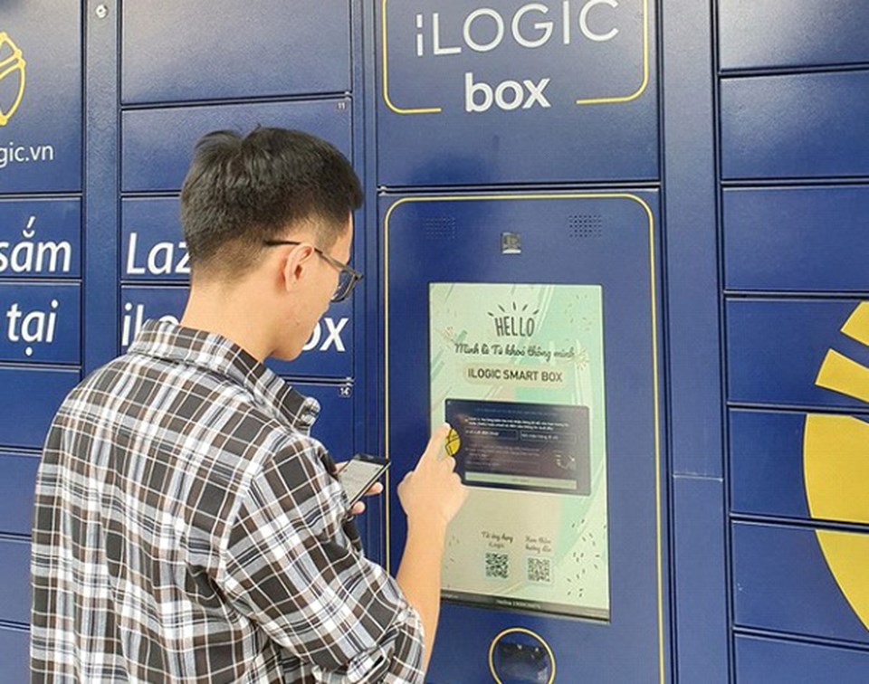 Sáng kiến “giao hàng không tiếp xúc” qua tủ khóa thông minh của Lazada có thể giúp hạn chế lây lan trong mùa dịch. Sáng kiến “giao hàng không tiếp xúc” qua tủ khóa thông minh của Lazada có thể giúp hạn chế lây lan trong mùa dịch.