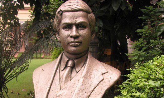 Thiên tài toán học Ramanujan.