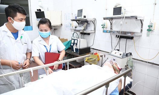 Giáo viên tiếng Anh người Iraq đang cấp cứu tại Bệnh viện Hữu nghị Việt Đức, Hà Nội.