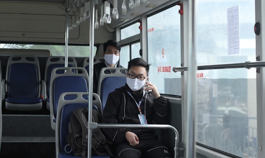 Hành khách bắt buộc phải khai báo y tế trên các phương tiện giao thông công cộng. Ảnh Cao Nguyên