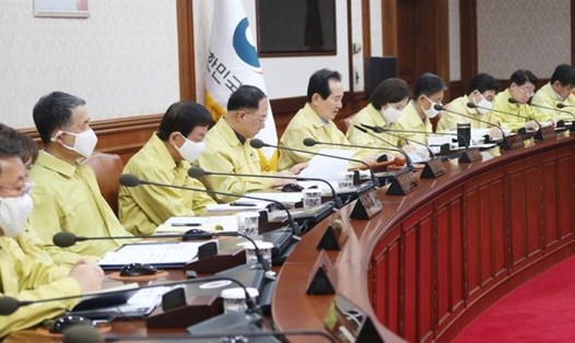 Cuộc họp do Thủ tướng Chung Sye-kyun chủ trì hôm 21.3.2020. Ảnh: Yonhap