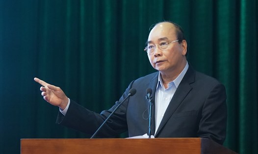Thủ tướng Nguyễn Xuân Phúc phát biểu tại buổi làm việc trực tuyến với 50 điểm cầu trong toàn quân về phòng chống dịch COVID-19 chiều 22.3. Ảnh: VGP