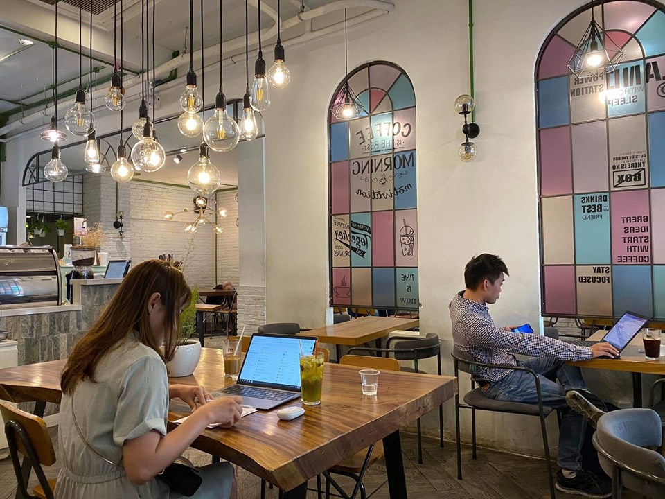 Làm việc từ xa sử dụng Wifi công cộng có khả năng gặp rủi ro bảo mật nếu không biết cách phòng tránh từ đầu (ảnh:M.T). Làm việc từ xa sử dụng Wifi công cộng có khả năng gặp rủi ro bảo mật nếu không biết cách phòng tránh từ đầu (ảnh:M.T).