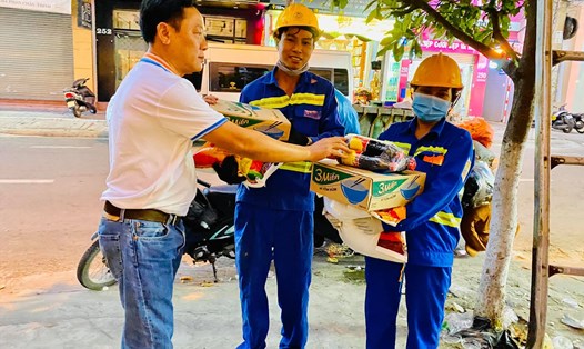 Hơn 1.300 trong số hơn 5 ngàn phần quà dành cho công nhân vệ sinh môi trường thành phố Đà Nẵng