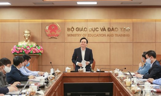 Bộ trưởng Phùng Xuân Nhạ cho biết sẽ xem xét hỗ trợ miễn phí nền tảng công nghệ để phục vụ việc dạy học online trên cả nước.