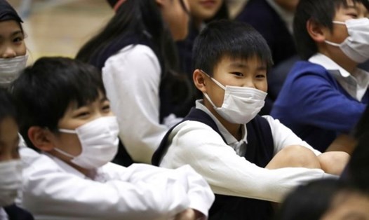 Bộ Giáo dục Nhật Bản đã ban hành hướng dẫn phòng dịch COVID-19 cho các trường học trước khi mở cửa trở lại. Ảnh: Reuters.