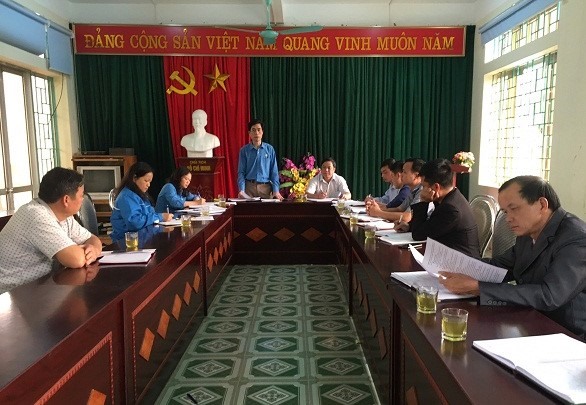 LĐLĐ tỉnh Cao Bằng làm việc tại xã Bảo Toàn. Ảnh: Lương Nghiêm.