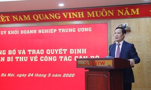 Ông Phạm Tấn Công - Phó Bí thư thường trực Đảng ủy Khối phát biểu giao nhiệm vụ. Ảnh Anh Tùng