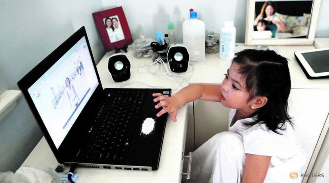 Hãy hướng dẫn trẻ sử dụng đồ công nghệ theo cách thông minh để giúp trẻ học hỏi và kích thích tư duy, sáng tạo. Ảnh: Reuters