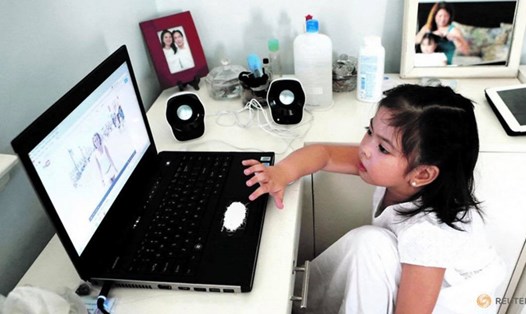 Hãy hướng dẫn trẻ sử dụng đồ công nghệ theo cách thông minh để giúp trẻ học hỏi và kích thích tư duy, sáng tạo. Ảnh: Reuters
