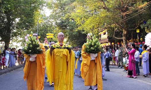 Dừng tổ chức Lễ Phật đản để hạn chế lây lan dịch COVID-19. Ảnh: Phúc Đạt