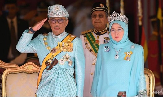 Quốc vương Malaysia Abdullah Sultan Ahmad Shah và Hoàng hậu. Ảnh: AFP