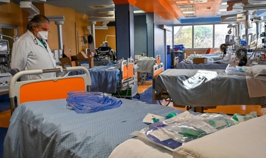 Phòng điều trị tích cực cho bệnh nhân COVID-19 ở bệnh viện tại Rome. Ảnh: AFP