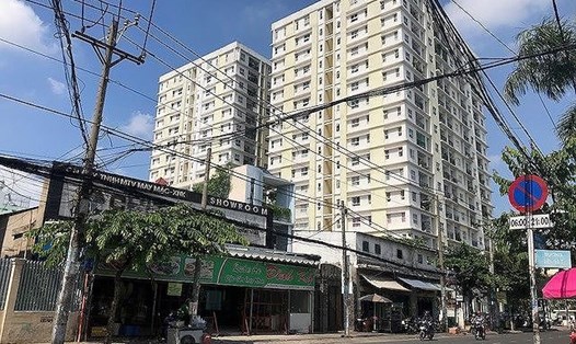 Việc xử lý sai phạm trong xây dựng của chủ đầu tư chung cư Khang Gia Tân Hương thiếu triệt để khiến quyền lợi người dân bị thiệt thòi nhiều năm qua.