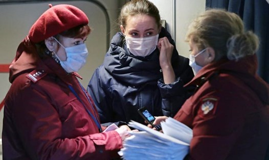 Các tiếp viên hàng không tại sân bay quốc tế Novosibirsk. Ảnh: Businessinsider/TASS/Getty Images.