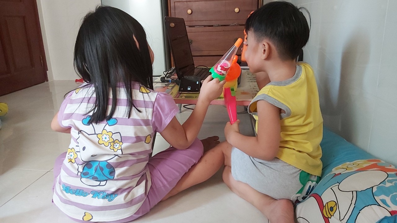 Đang dịch trẻ không ra ngoài, nên cần có chế độ dinh dưỡng và vận động để tăng sức để kháng cho trẻ. Ảnh: PV