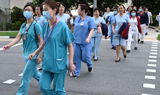 Nhân viên y tế Trung tâm Quốc gia Bệnh truyền nhiễm, Bệnh viện Tan Tock Seng Singapore. Ảnh: AFP