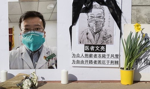 Một đồng nghiệp cùng khoa của bác sĩ Lý Văn Lượng đã qua đời. Ảnh: AFP.