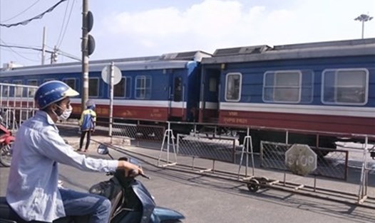 Dịch COVID-19 ảnh hưởng đến ngành đường sắt khiến phải giảm chuyến, hành khách thưa thớt (ảnh minh hoạ). Ảnh: P.V