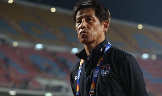 Huấn luyện viên Nishino san sẻ khó khăn với Liên đoàn bóng đá Thái Lan vì dịch COVID-19. Ảnh: Bangkok Post.