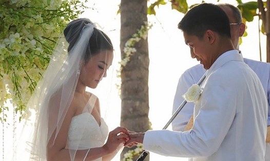 Bonnie Evita Law và Daniel Chi trong ngày cưới. Ảnh: Facebook/SCMP