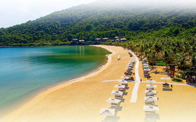 Những bãi biển đẹp nhất hành tinh và viên ngọc quý Sơn Trà.