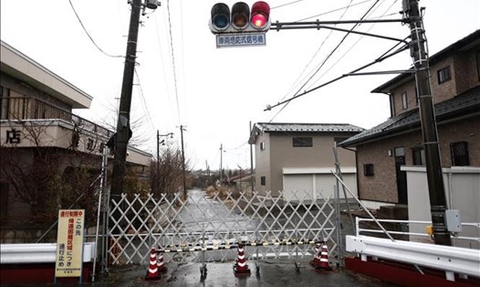 Rào chắn tại thị trấn Futaba, Fukushima, Nhật Bản. Ảnh: Japan Times.