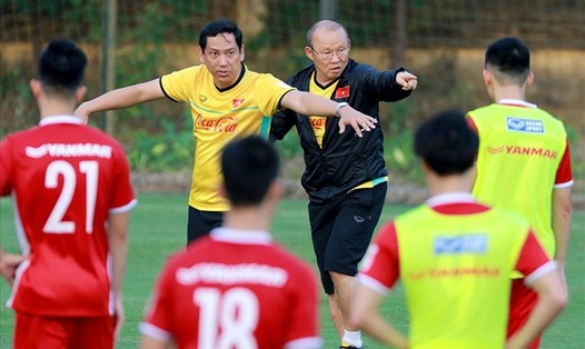 HLV Park Hang-seo bắt buộc phải làm mới tuyển Việt Nam khi đội hình bị tàn phá bởi chấn thương. Ảnh: H.A