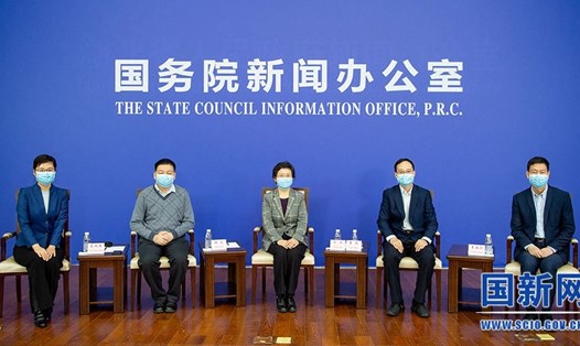 Các chuyên gia Trung Quốc tham gia cuộc họp báo ngày 4.3. Ảnh: SCIO