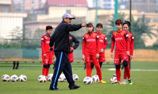 Huấn luyện viên Mai Đức Chung nhận mục tiêu khiêm tốn trước trân play-off. Ảnh: VFF