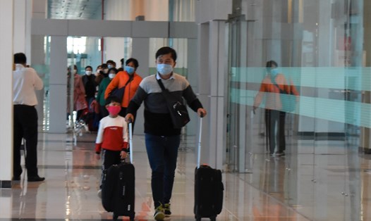Ngày 5.3 tại Cảng hàng không quốc tế TP.Cần Thơ đã nhập cảnh 236 người từ Hàn Quốc về Cần Thơ. Ảnh: Thành Nhân