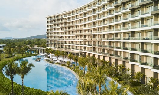 Khu khách sạn Mövenpick Resort Waverly Phú Quốc được thiết kế như hình cánh sóng. Ảnh: PV