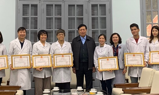 Nhóm nghiên cứu và phân lập virus Corona của Viện Vệ sinh dịch tễ Trung ương nhận bằng khen của Bộ Y tế. Trong đó, có 4 nữ nhà khoa học được nhận Giải thưởng Kovalevskaia năm 2019.