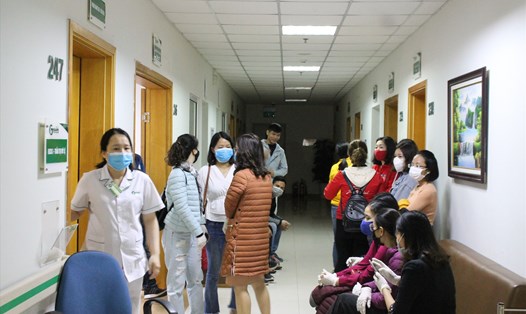200 nữ CNLĐ các khu công nghiệp Hải Phòng được khám bệnh, tư vấn miễn phí. Ảnh Mai Dung