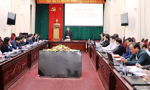 Cuộc họp khẩn được UBND tỉnh Ninh Bình triển khai ngay trong đêm ngày 7.3. Ảnh: NT